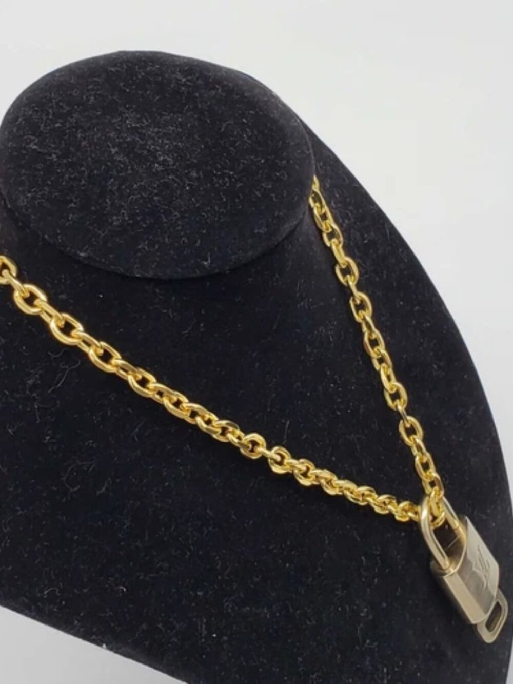 Gold-Plated Necklace with Authentic Louis Vuitton Padlock - Picture 5 of 6